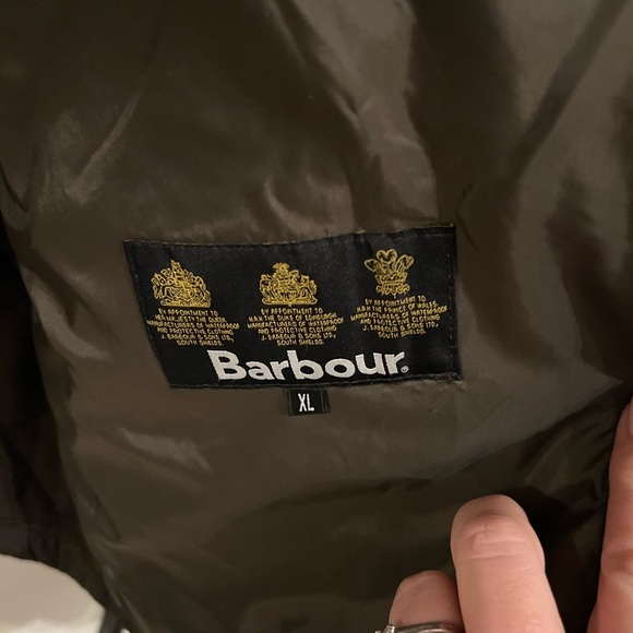 Men’s Barbour quilted leather trimmed jacket - Picture 15 of 16